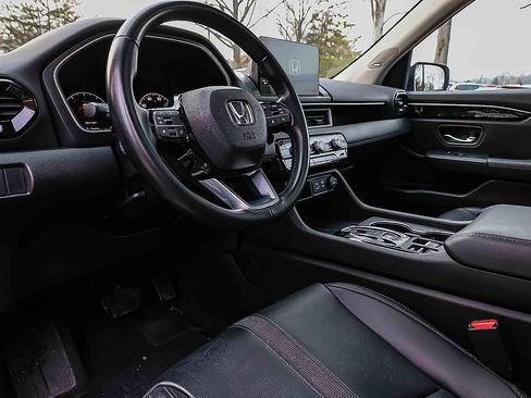 Used 2023 Honda Pilot Touring image 7