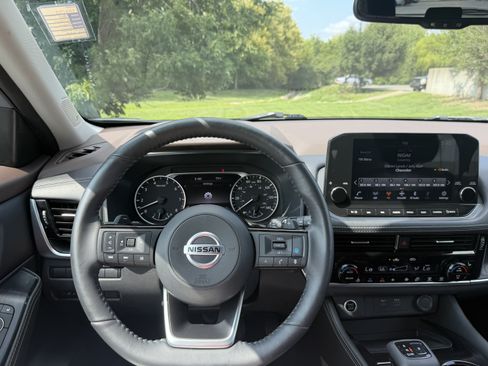 Used 2021 Nissan Rogue SL w/ Premium Package AWD/4WD image 6