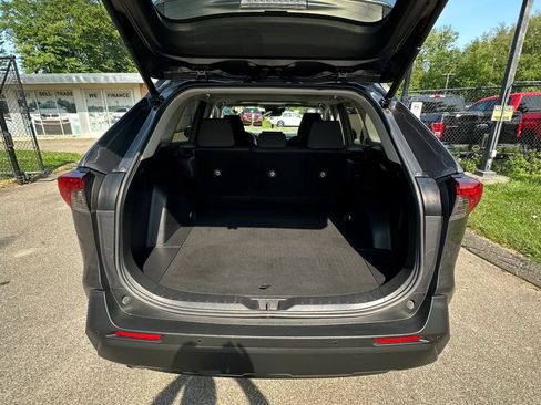 Used 2019 Toyota RAV4 XLE w/ Convenience Package AWD/4WD image 10