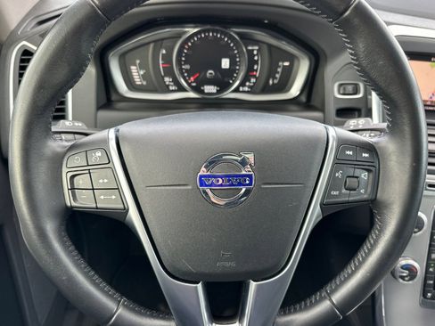Used 2017 Volvo XC60 T5 Dynamic w/ Advanced Package image 26