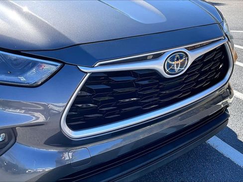 Used 2021 Toyota Highlander XLE image 30