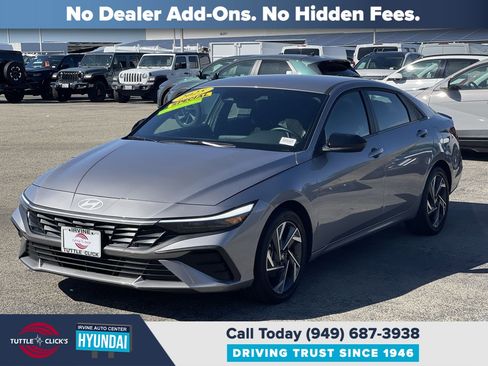 Certified 2025 Hyundai Elantra SEL w/ Cargo Package image 3