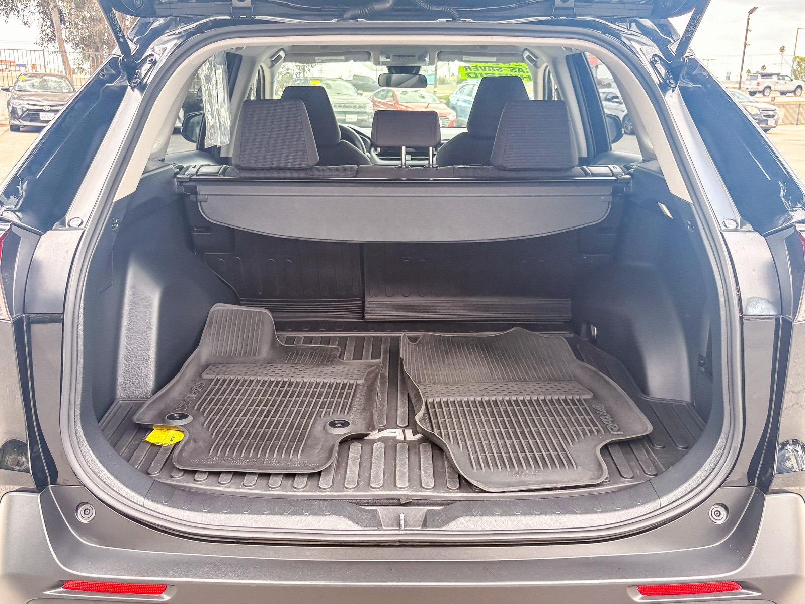 Certified 2025 Toyota RAV4 LE AWD/4WD image 24