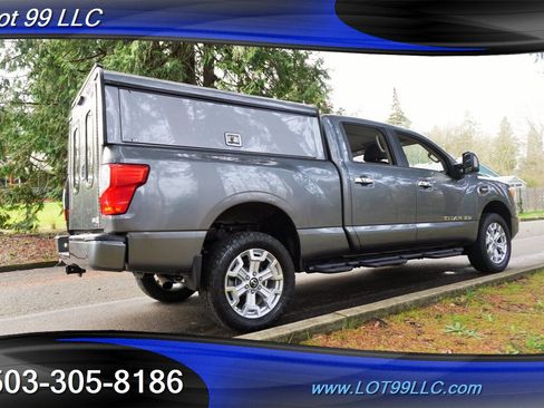 Used 2021 Nissan Titan SV w/ SV Convenience Package image 9