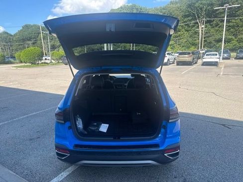 Used 2025 Volkswagen Taos SE AWD/4WD image 13