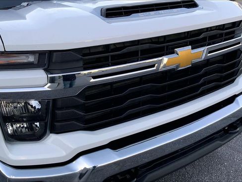Used 2024 Chevrolet Silverado 2500 LT image 28