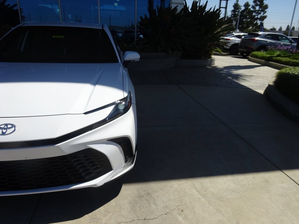 Used 2025 Toyota Camry SE FWD image 31