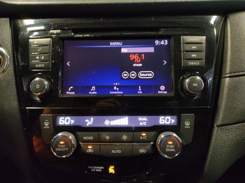 Used 2018 Nissan Rogue SV FWD image 25