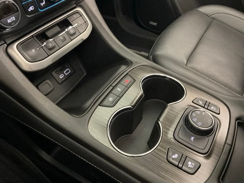Used 2023 GMC Acadia SLT w/ Elevation Edition AWD/4WD image 22
