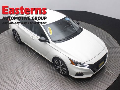 Used 2022 Nissan Altima 2.5 SR FWD image 3
