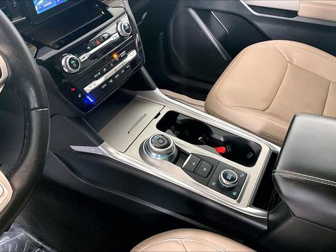 Used 2023 Ford Explorer Limited image 17