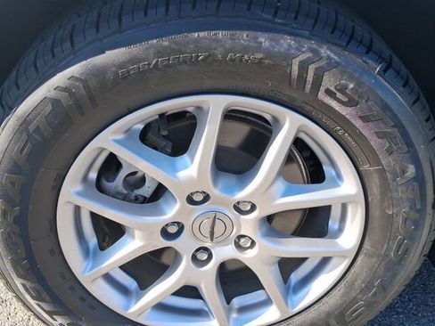 Used 2023 Chrysler Voyager LX image 8