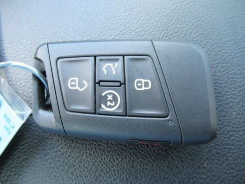 Used 2022 Volkswagen Atlas Cross Sport SE FWD image 33