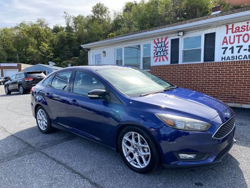 Used 2016 Ford Focus SE w/ Equipment Group 201A image 2