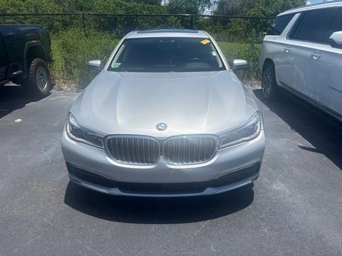 Used 2018 BMW 750i RWD image 2