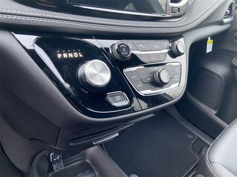 New 2026 Chrysler Pacifica Select image 19