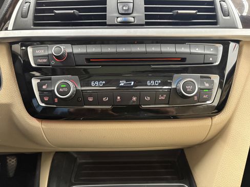 Used 2017 BMW 320i xDrive Sedan image 17