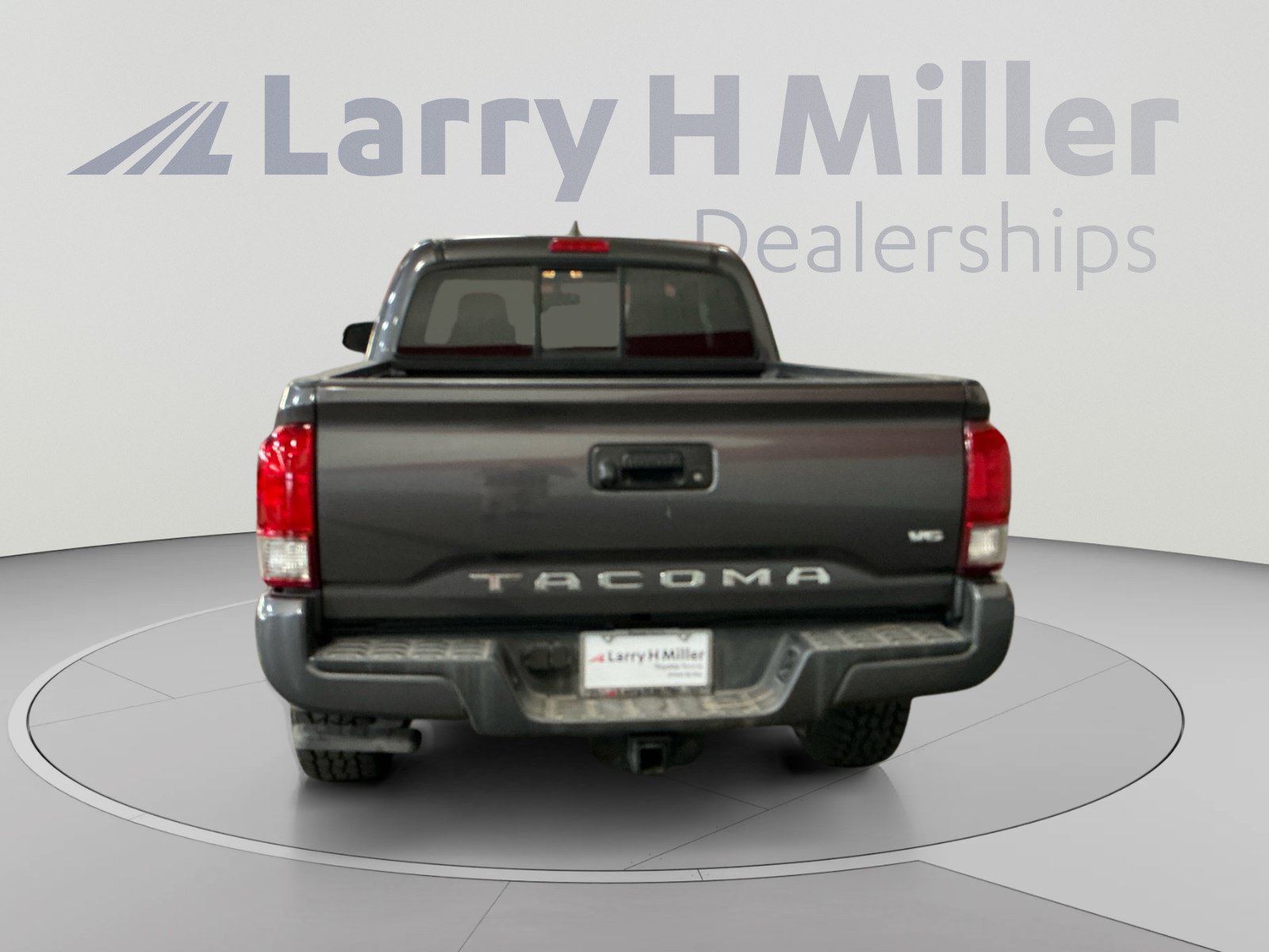 Used 2016 Toyota Tacoma TRD Sport w/ Towing Package RWD image 4
