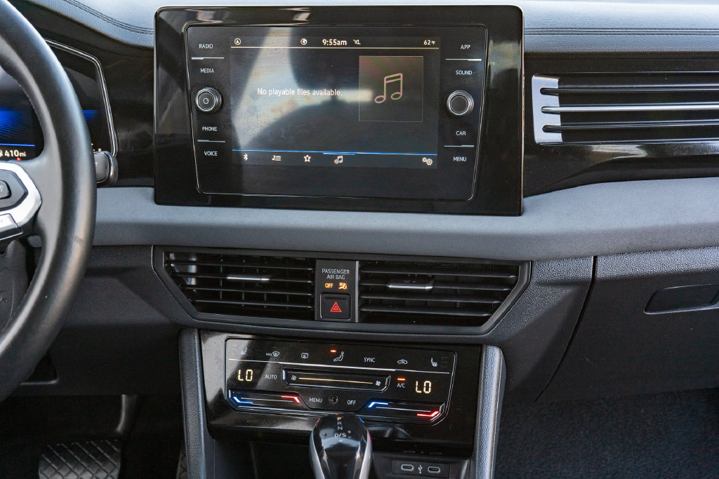 Used 2025 Volkswagen Jetta SE FWD image 23