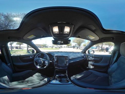 Used 2023 Volvo XC40 Recharge Plus image 49