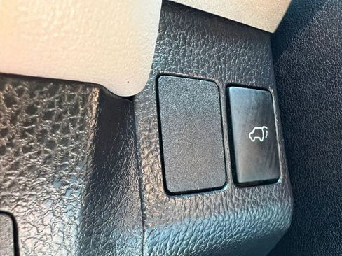 Used 2018 Toyota RAV4 XLE FWD image 23