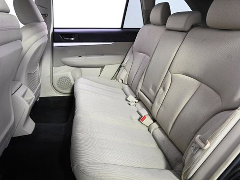 Used 2010 Subaru Outback 2.5i Premium image 21