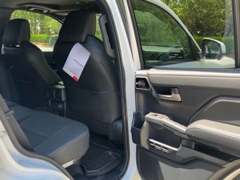 Used 2025 Toyota 4Runner Limited image 12