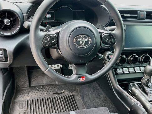 Used 2025 Toyota GR86 Premium w/ ALL Weather Mat Package (TMS) RWD image 11