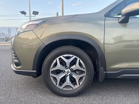 Used 2023 Subaru Forester Premium image 7