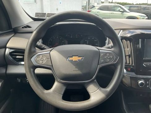 Used 2018 Chevrolet Traverse LS AWD/4WD image 3