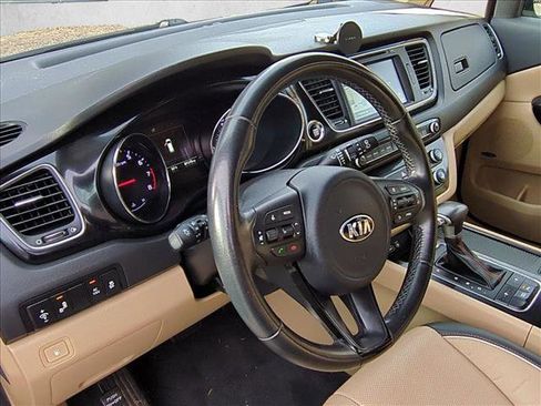 Used 2018 Kia Sedona SX image 10