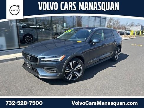 Certified 2025 Volvo V60 B5 Cross Country Plus image 1