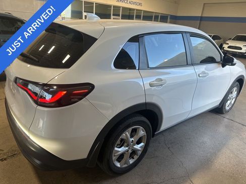 Certified 2025 Honda HR-V LX image 3