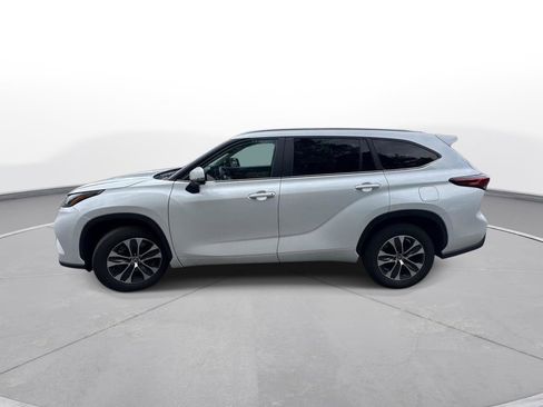 Used 2023 Toyota Highlander XLE FWD image 9