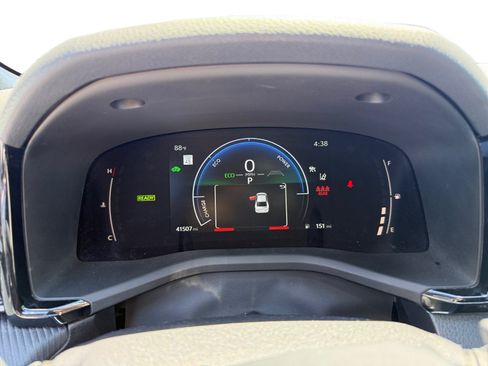 Used 2025 Toyota Camry SE FWD image 11