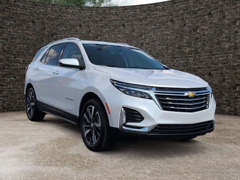 Used 2024 Chevrolet Equinox Premier FWD image 2