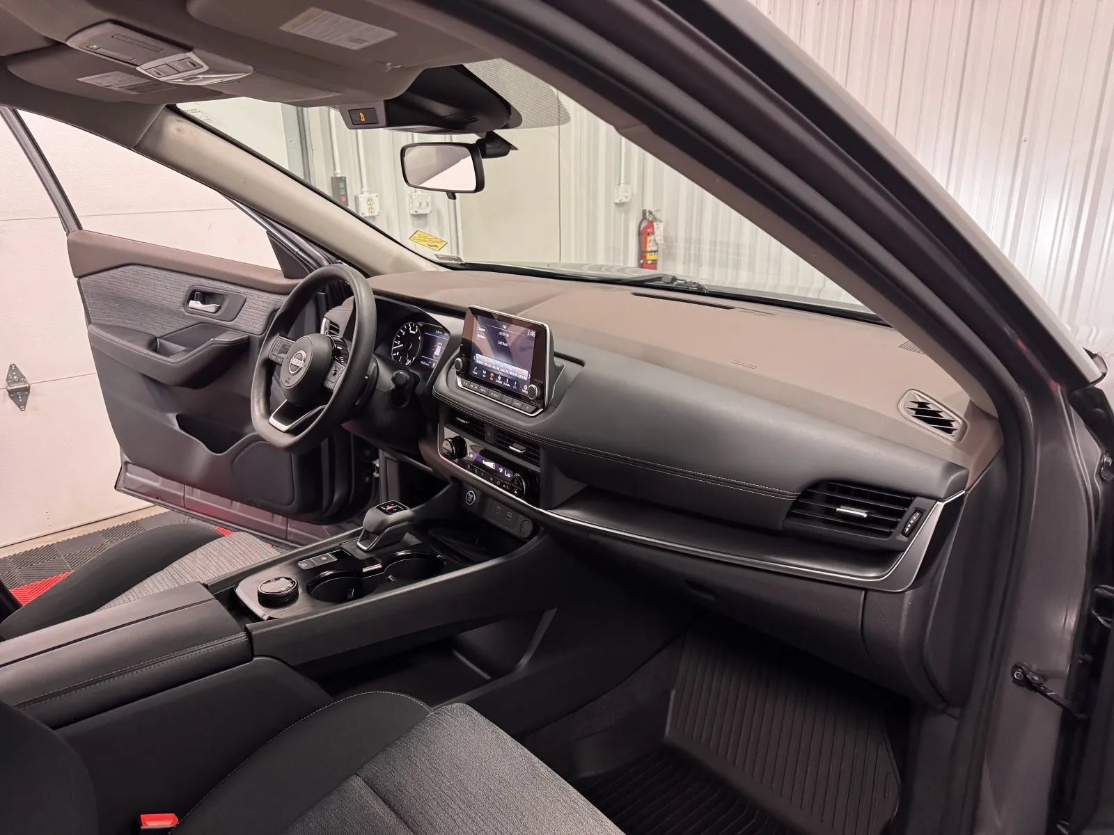 Used 2023 Nissan Rogue SV AWD/4WD image 43