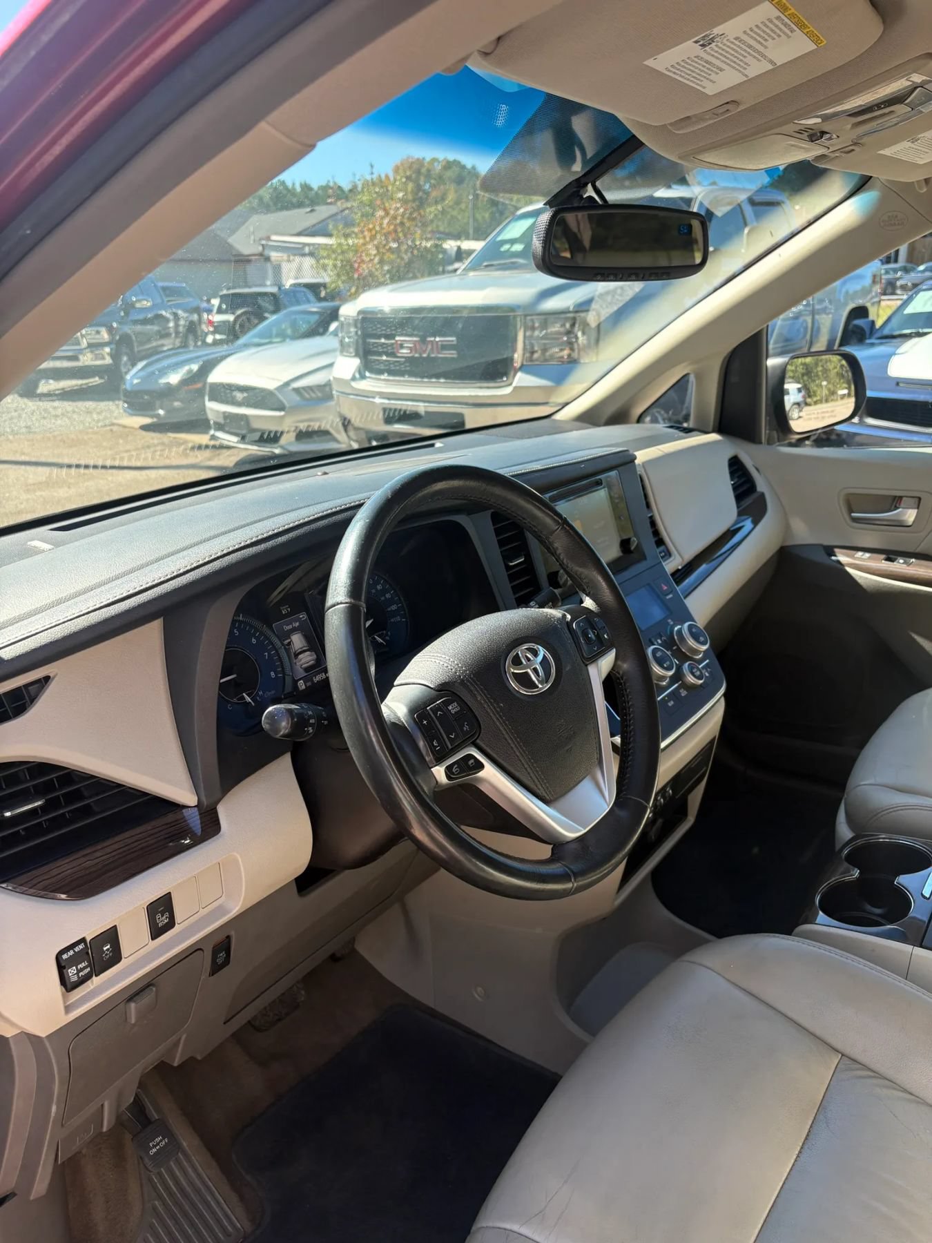 Used 2017 Toyota Sienna XLE AWD/4WD image 44