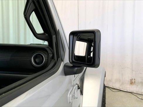 Used 2022 Jeep Wrangler Unlimited Sahara image 11