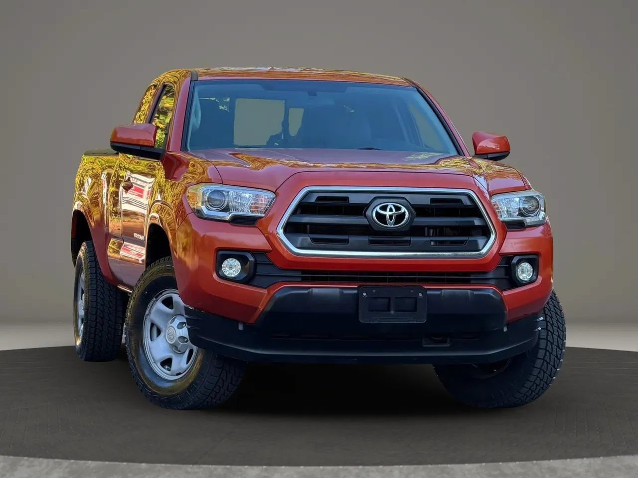 Used 2016 Toyota Tacoma SR5 RWD image 3