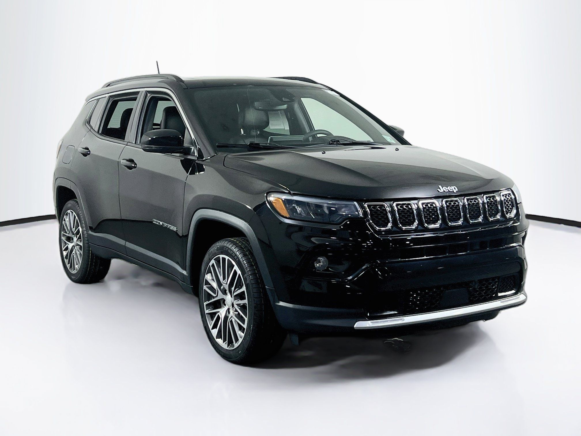 Used 2023 Jeep Compass Limited w/ Elite Group AWD/4WD image 3