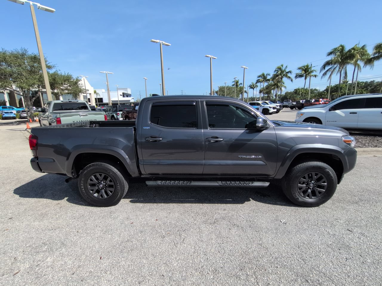 Used 2023 Toyota Tacoma SR5 AWD/4WD image 4