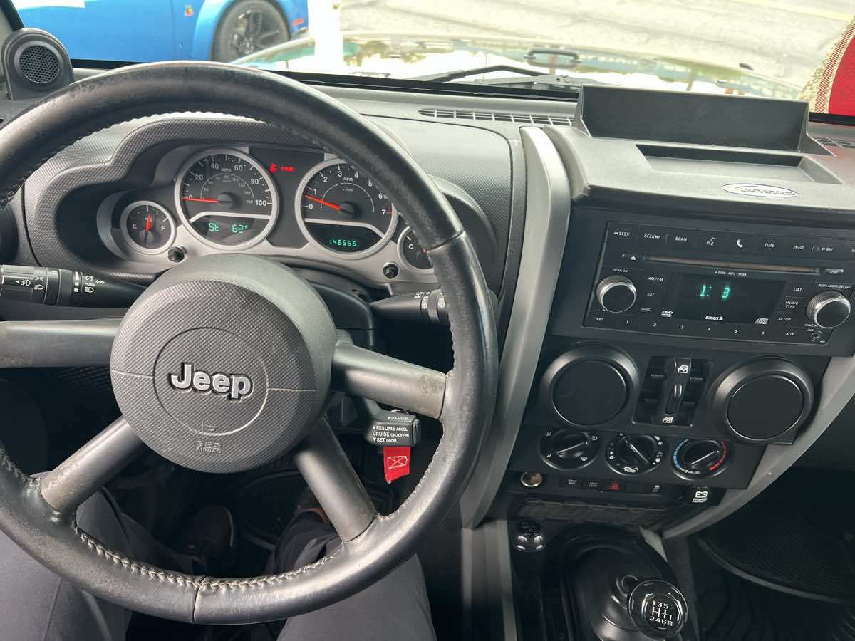Used 2010 Jeep Wrangler Unlimited Rubicon w/ Dual Top Group AWD/4WD image 10