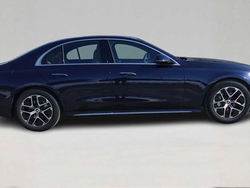 Used 2025 Mercedes-Benz E 350 4MATIC Sedan image 4
