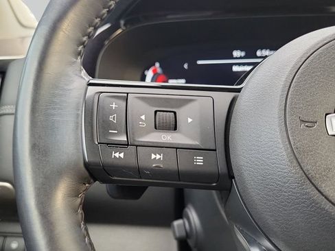 Used 2024 Nissan Pathfinder Platinum w/ Black Appearance Package FWD image 31