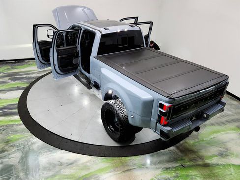 Used 2024 Ford F450 Platinum w/ FX4 Off-Road Package AWD/4WD image 39