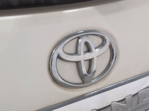 Used 2013 Toyota Highlander Plus image 12