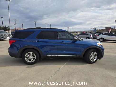 Used 2020 Ford Explorer XLT w/ Class III Trailer Tow Package image 2