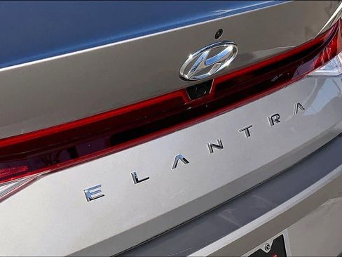 Used 2022 Hyundai Elantra SEL FWD image 56
