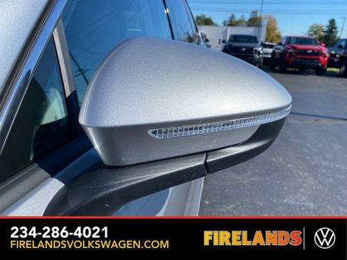 New 2025 Volkswagen Tiguan SE image 13